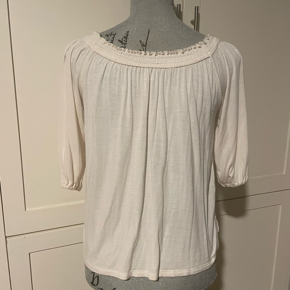 Hollister top - XS - 3/4 sleeve - can be worn on or off the shoulders. - Picture 3 of 4